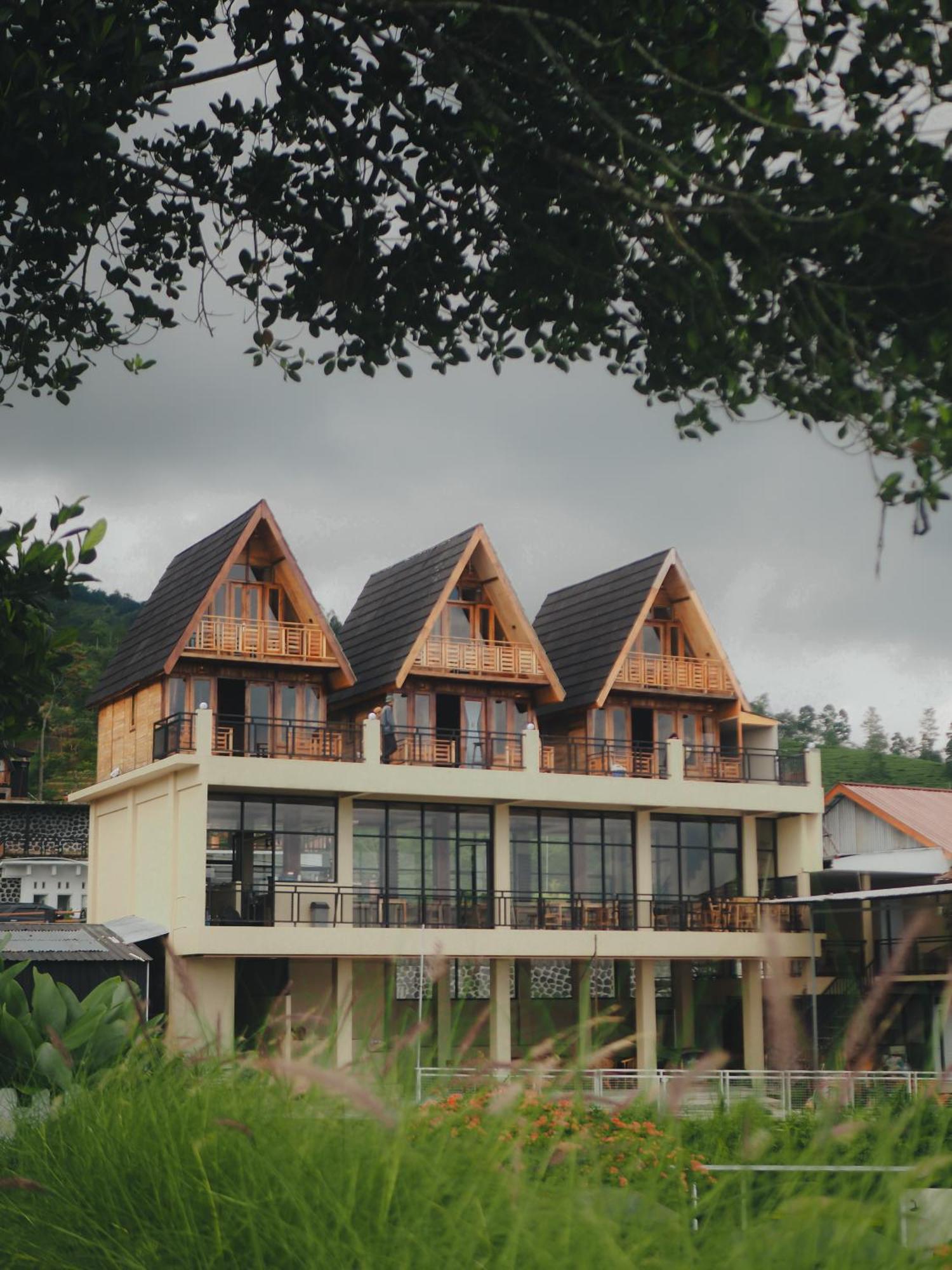 Pojok Kahyangan Homestay And Cabin Kejajar Bagian luar foto